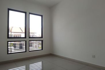 Setia Warisan Tropika (Belladonna)