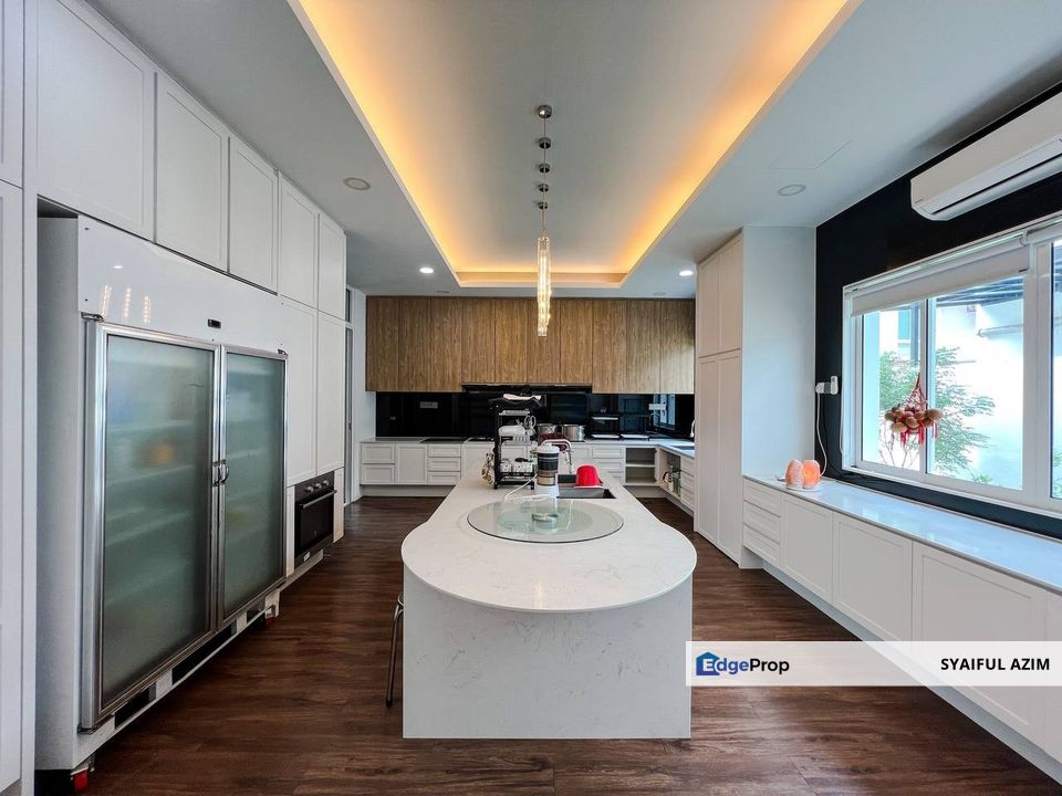 [ FULLY FURNISHED & RENOVATED ] 3 Storey Bungalow House Taman Taming Mutiara, Selangor, Kajang