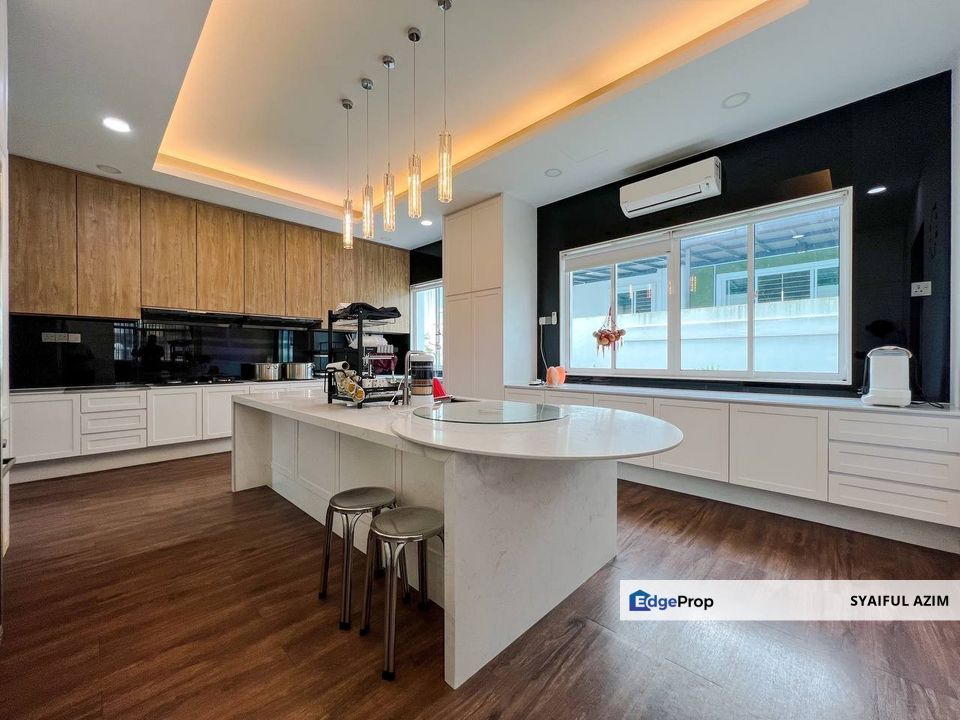 [ FULLY FURNISHED & RENOVATED ] 3 Storey Bungalow House Taman Taming Mutiara, Selangor, Kajang