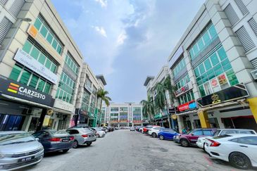 [ WALKING DISTANCE TO LRT BANDAR PUTERI ] 4 Storey Shop Office Bandar Puteri Puchong
