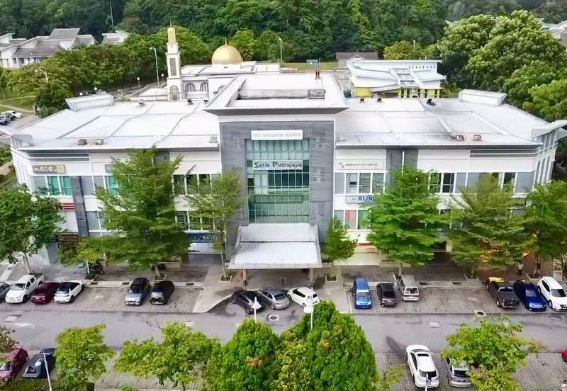 [ CORNER LOT ] [ FACING MAIN ROAD ] 3 Storey Shop Office Presint 15