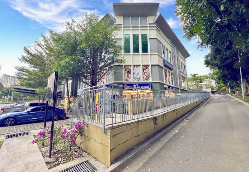 [ CORNER LOT ] [ FACING MAIN ROAD ] 3 Storey Shop Office Presint 15