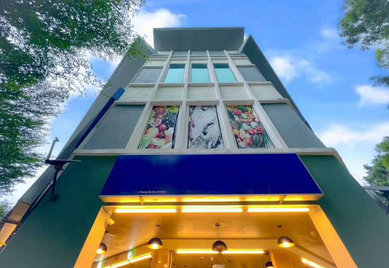 [ CORNER LOT ] [ FACING MAIN ROAD ] 3 Storey Shop Office Presint 15