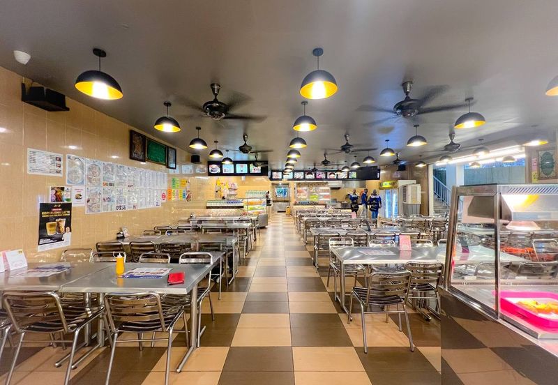 [ CORNER LOT ] [ FACING MAIN ROAD ] 3 Storey Shop Office Presint 15