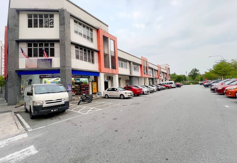 [ CORNER LOT ][ FACING MAIN ROAD ] 3 Storey Shop Office Presint 11