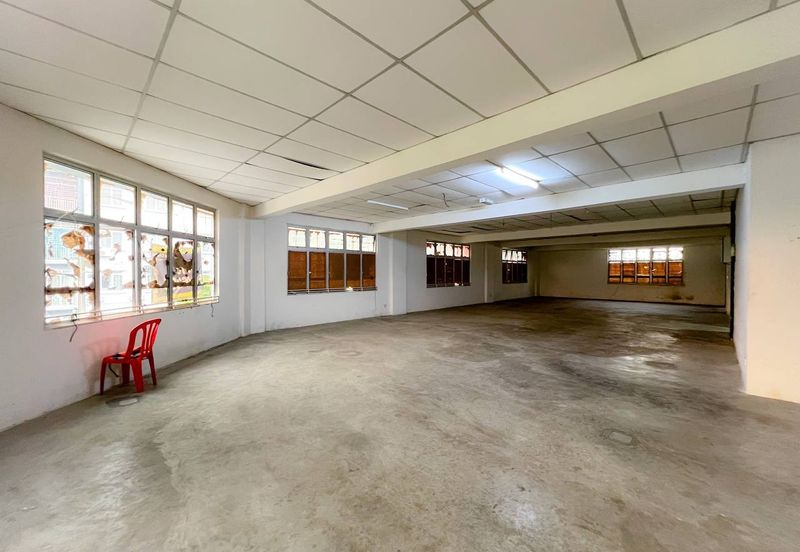 [ CORNER LOT ][ FACING MAIN ROAD ] 3 Storey Shop Office Presint 11