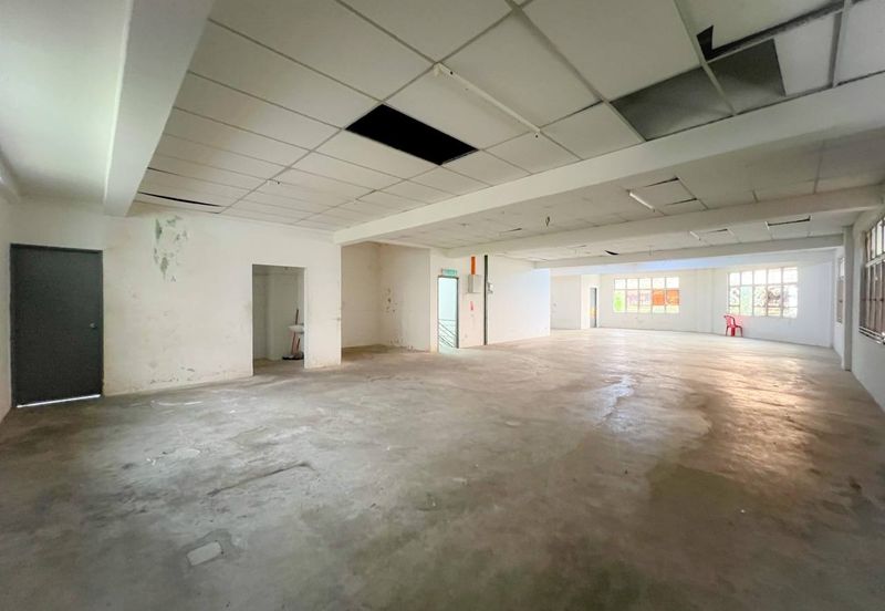 [ CORNER LOT ][ FACING MAIN ROAD ] 3 Storey Shop Office Presint 11