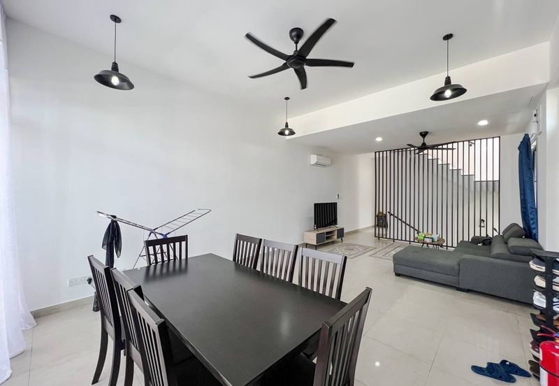 3 Storey Terrace House The Mulia Residences