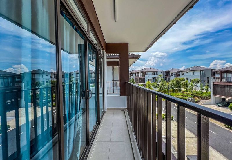 3 Storey Terrace House The Mulia Residences