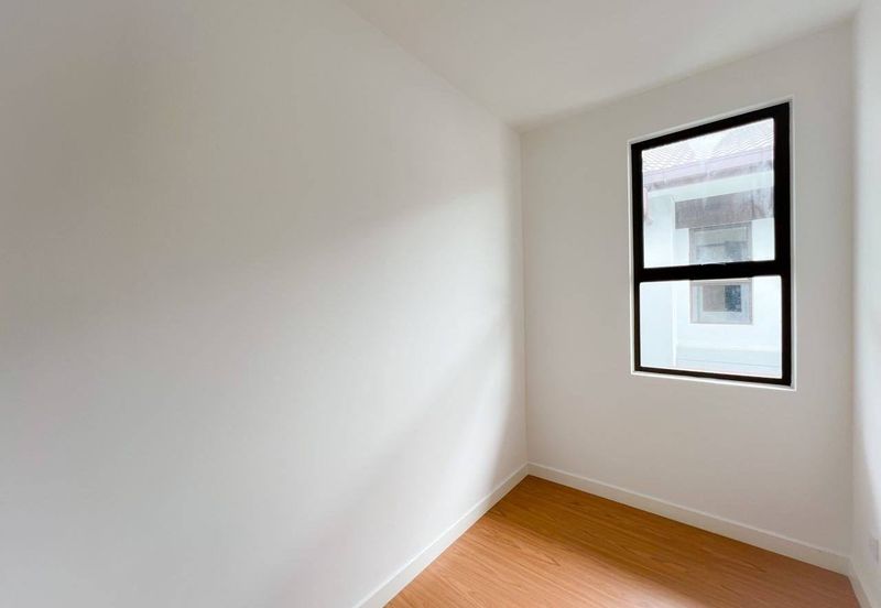 [ BARE UNIT ] 3 Storey Terrace House (PHASE 2) The Mulia Residences