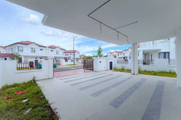 Avis 2 @ Setia Alam Sari