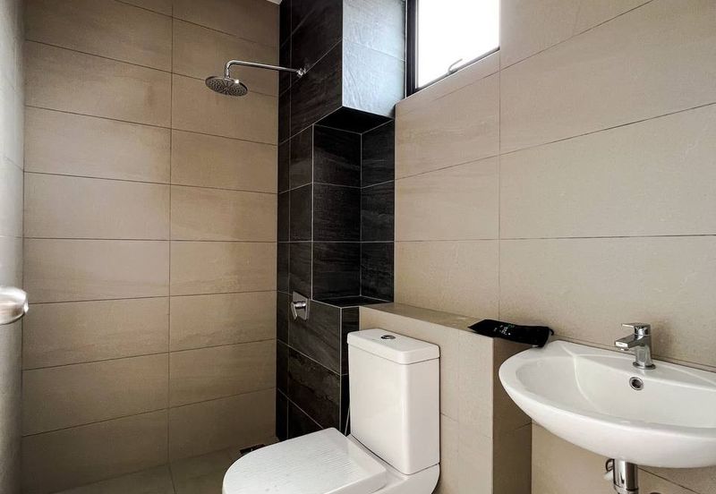 Avis 2 @ Setia Alam Sari