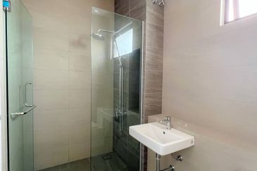 Avis 2 @ Setia Alam Sari