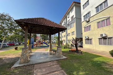 Apartment Teratai, Taman Sutera