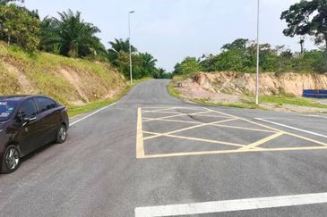 Jalan Kampung Baharu Mukim Dengkil