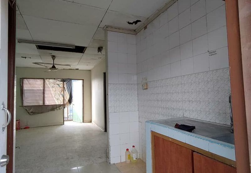 [ BASIC UNIT ] Pangsapuri SS8 Kelana Jaya