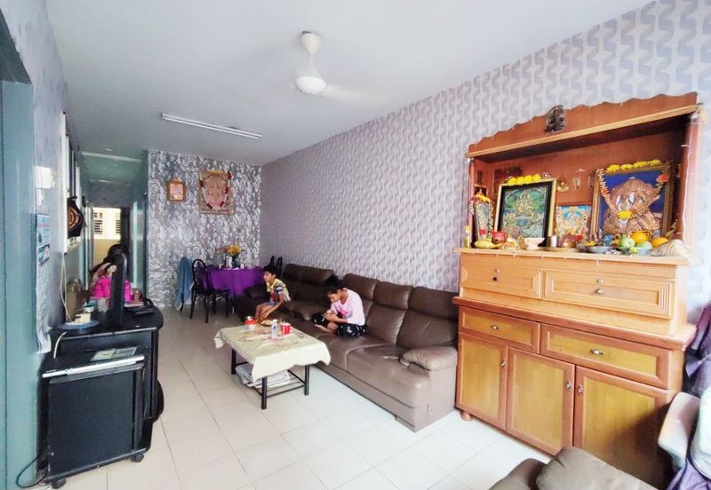 Residensi Bistaria, Ukay Bistari