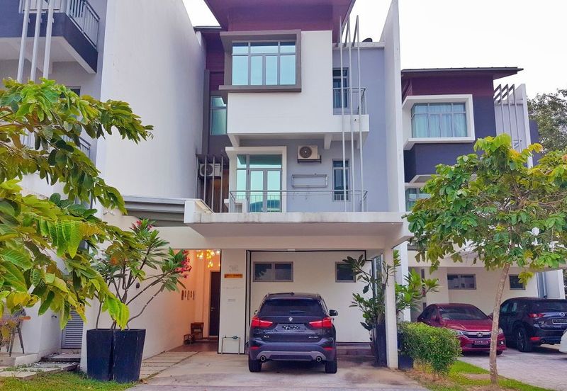 Symphony Hills Schumann