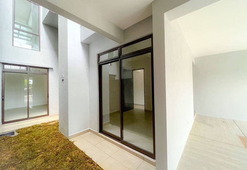 [ BARE UNIT ] 3 Storey Terrace House (PHASE 2) The Mulia Residences