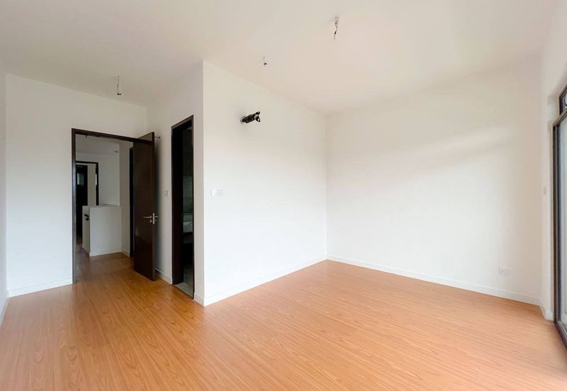 [ BARE UNIT ] 3 Storey Terrace House (PHASE 2) The Mulia Residences