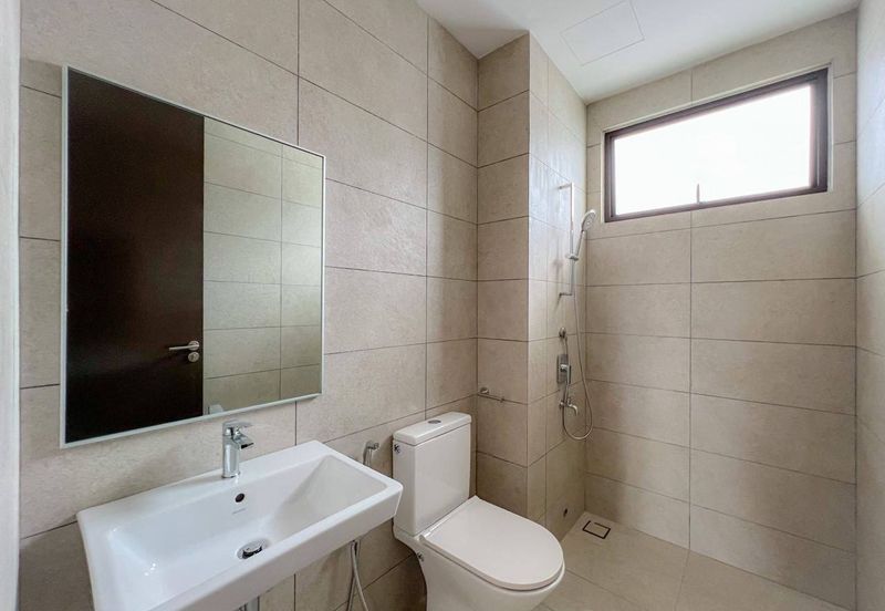 [ BARE UNIT ] 3 Storey Terrace House (PHASE 2) The Mulia Residences