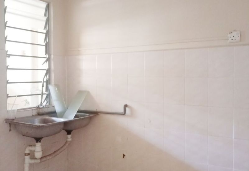 Residensi Bistaria, Ukay Bistari