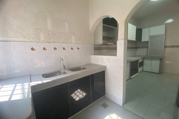 [ WALKING DISTANCE TO SCHOOL ] Spacious Double Storey Terrace House Bandar Tasik Selatan