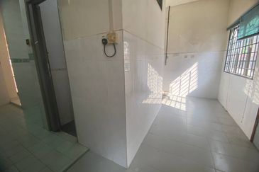 [ WALKING DISTANCE TO SCHOOL ] Spacious Double Storey Terrace House Bandar Tasik Selatan