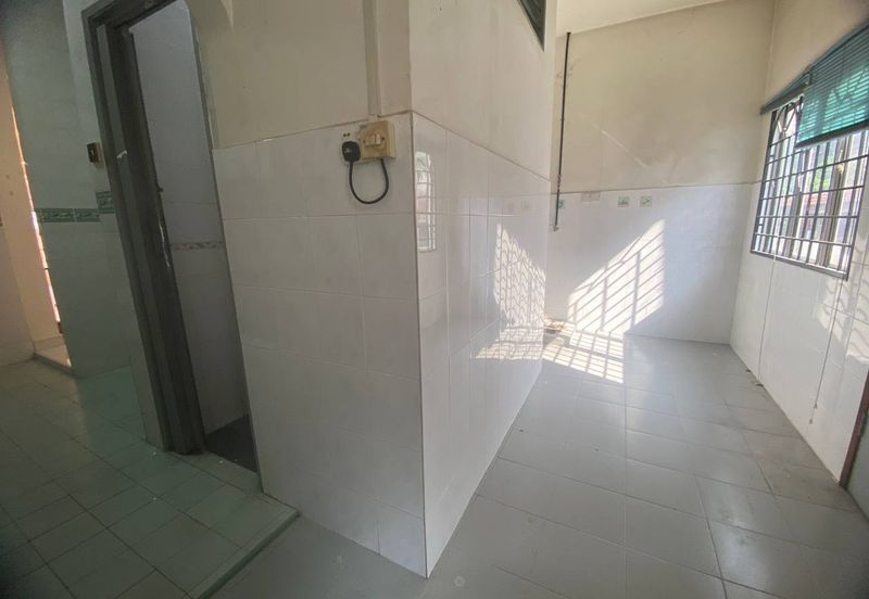 [ WALKING DISTANCE TO SCHOOL ] Spacious Double Storey Terrace House Bandar Tasik Selatan