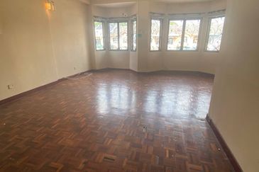 [ WALKING DISTANCE TO SCHOOL ] Spacious Double Storey Terrace House Bandar Tasik Selatan