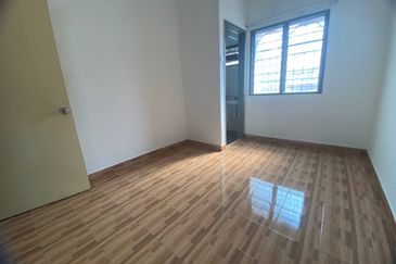 [ WALKING DISTANCE TO SCHOOL ] Spacious Double Storey Terrace House Bandar Tasik Selatan
