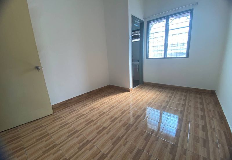 [ WALKING DISTANCE TO SCHOOL ] Spacious Double Storey Terrace House Bandar Tasik Selatan