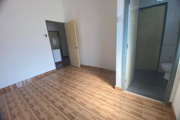 [ WALKING DISTANCE TO SCHOOL ] Spacious Double Storey Terrace House Bandar Tasik Selatan