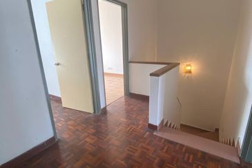[ WALKING DISTANCE TO SCHOOL ] Spacious Double Storey Terrace House Bandar Tasik Selatan