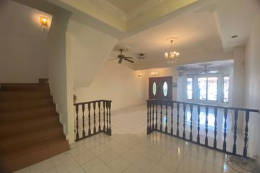 [ WALKING DISTANCE TO SCHOOL ] Spacious Double Storey Terrace House Bandar Tasik Selatan