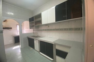 [ WALKING DISTANCE TO SCHOOL ] Spacious Double Storey Terrace House Bandar Tasik Selatan
