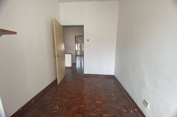 [ WALKING DISTANCE TO SCHOOL ] Spacious Double Storey Terrace House Bandar Tasik Selatan