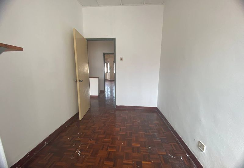 [ WALKING DISTANCE TO SCHOOL ] Spacious Double Storey Terrace House Bandar Tasik Selatan