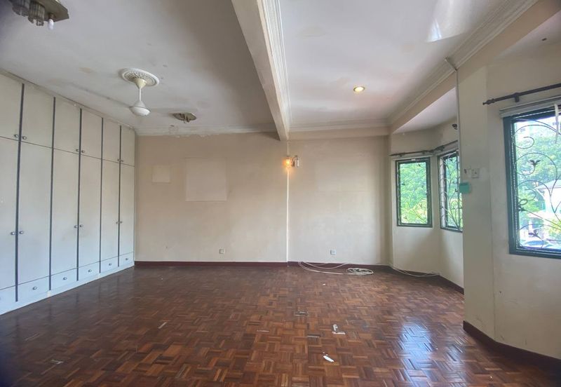 [ WALKING DISTANCE TO SCHOOL ] Spacious Double Storey Terrace House Bandar Tasik Selatan