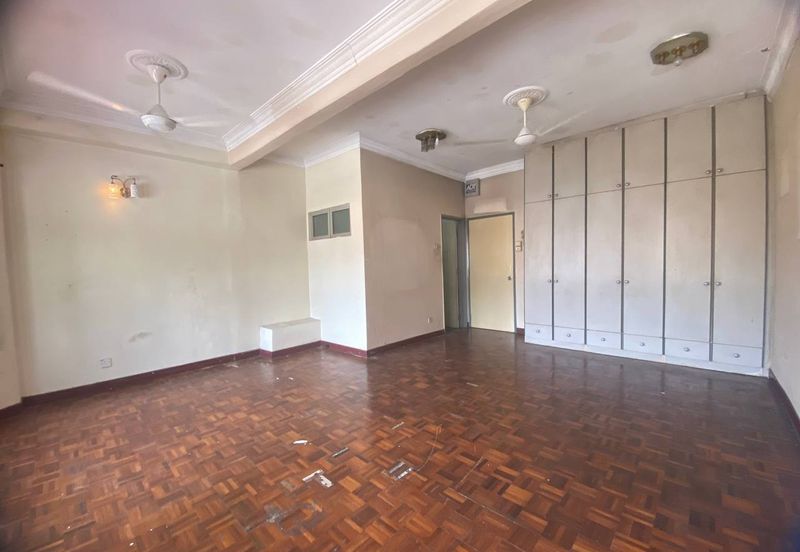 [ WALKING DISTANCE TO SCHOOL ] Spacious Double Storey Terrace House Bandar Tasik Selatan