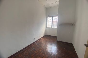 [ WALKING DISTANCE TO SCHOOL ] Spacious Double Storey Terrace House Bandar Tasik Selatan