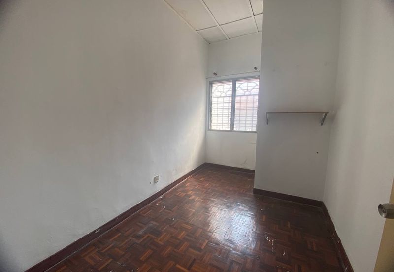 [ WALKING DISTANCE TO SCHOOL ] Spacious Double Storey Terrace House Bandar Tasik Selatan