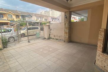 [ WALKING DISTANCE TO SCHOOL ] Spacious Double Storey Terrace House Bandar Tasik Selatan