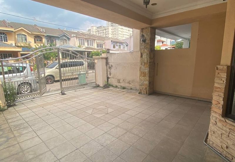 [ WALKING DISTANCE TO SCHOOL ] Spacious Double Storey Terrace House Bandar Tasik Selatan