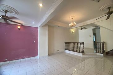 [ WALKING DISTANCE TO SCHOOL ] Spacious Double Storey Terrace House Bandar Tasik Selatan