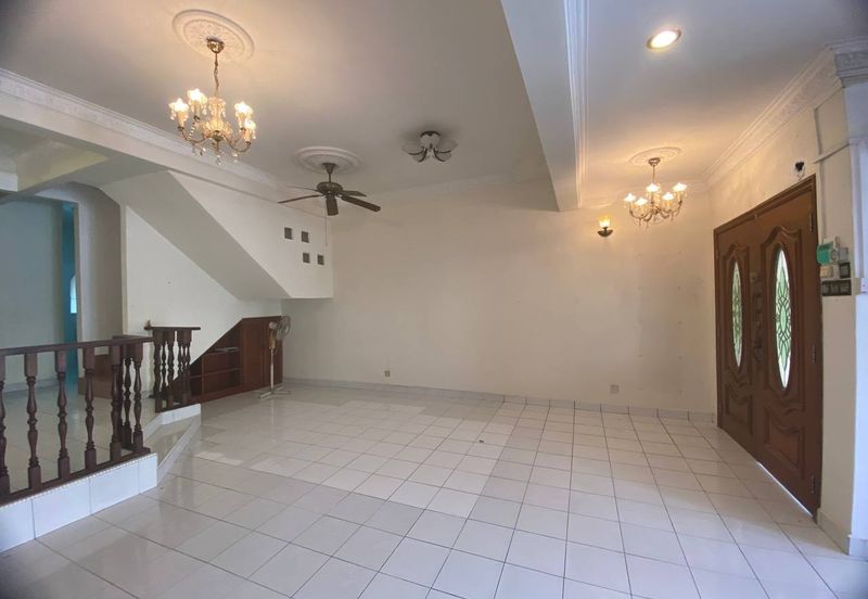 [ WALKING DISTANCE TO SCHOOL ] Spacious Double Storey Terrace House Bandar Tasik Selatan