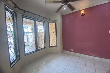 [ WALKING DISTANCE TO SCHOOL ] Spacious Double Storey Terrace House Bandar Tasik Selatan