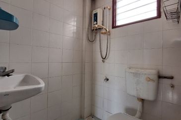 [ FACING OPEN ] Pangsapuri Flora 1 Taman Subang Intan