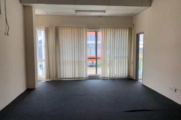 [ END LOT ] Double Storey Shop Lot Pusat Industri Sri Rampai