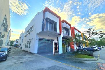 [ END LOT ] Double Storey Shop Lot Pusat Industri Sri Rampai
